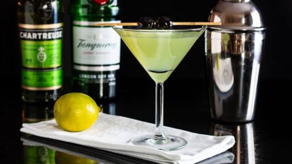 Last Word Cocktail: The Complete Guide to the Iconic Classic Drink last-word-cocktail
